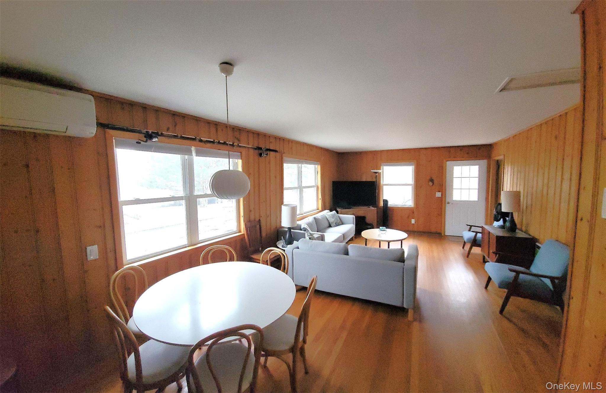 84 Oak Walk — photo 3