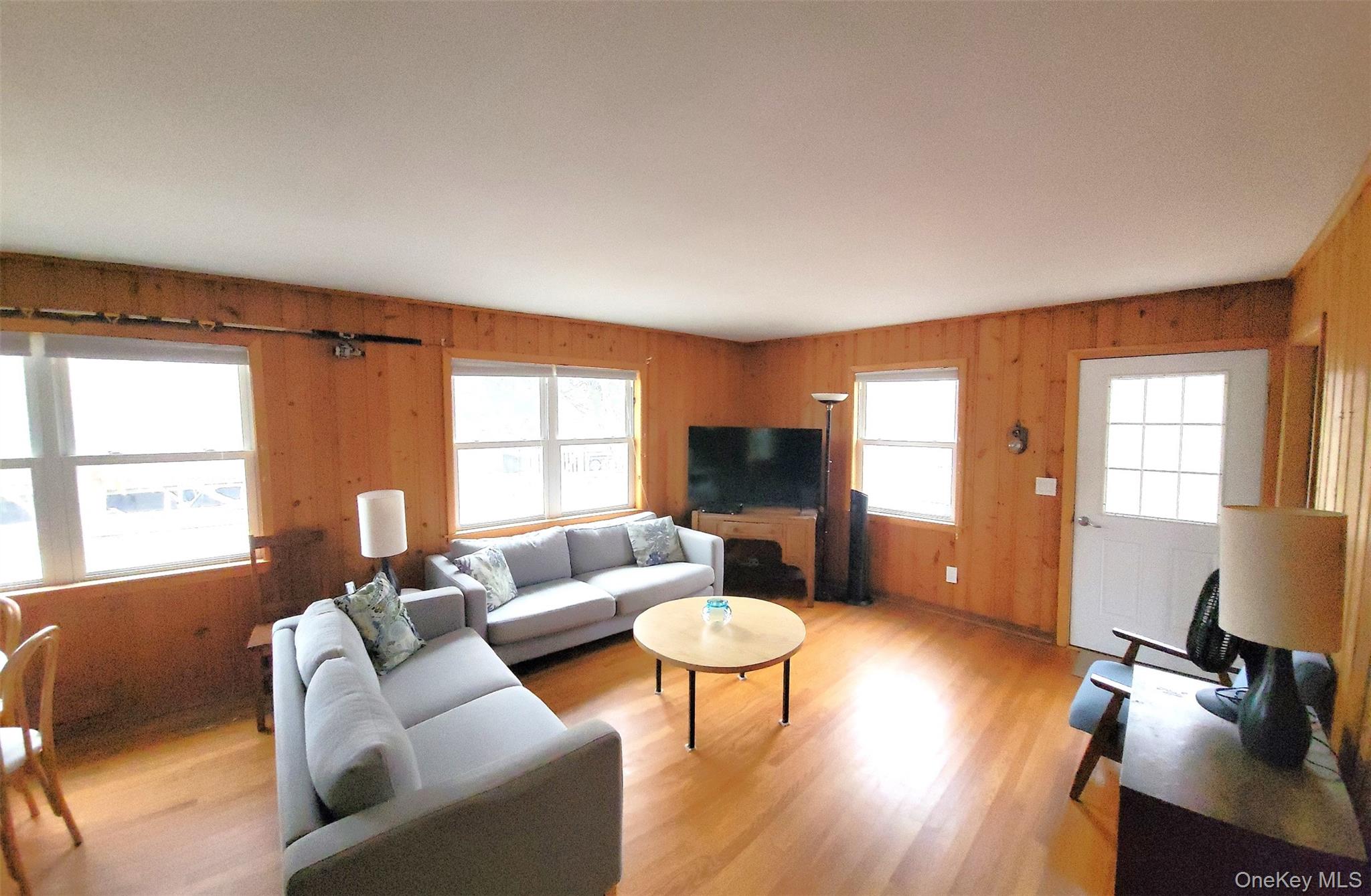 84 Oak Walk, Bay Shore
