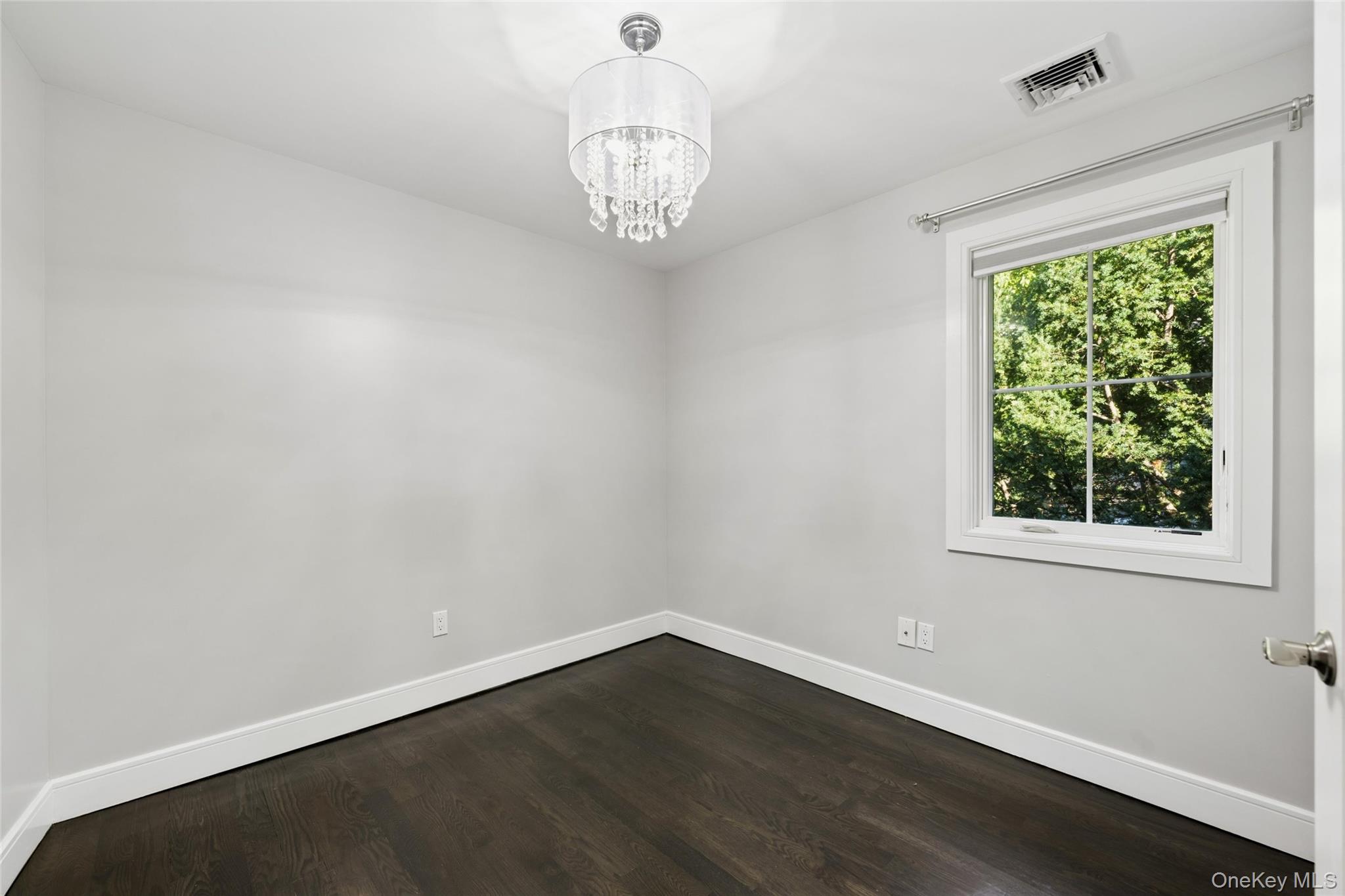 18 20th Avenue — photo 28