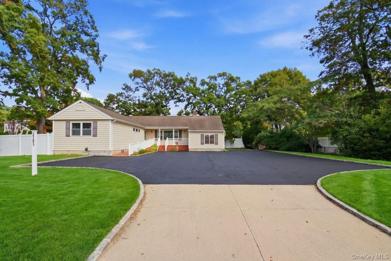 2131 Deer Park Avenue, Deer Park