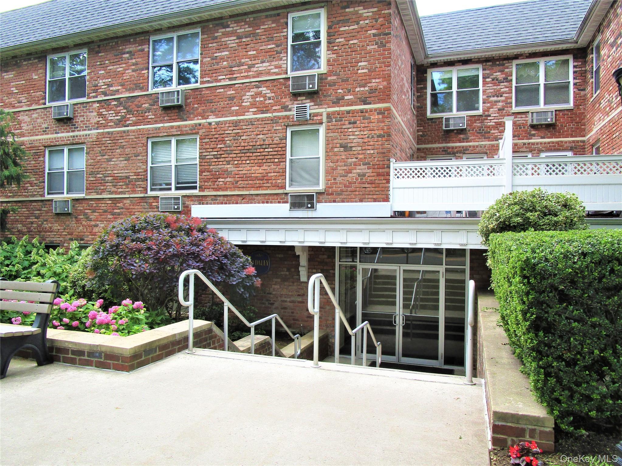 40 Daley Place #126, Lynbrook