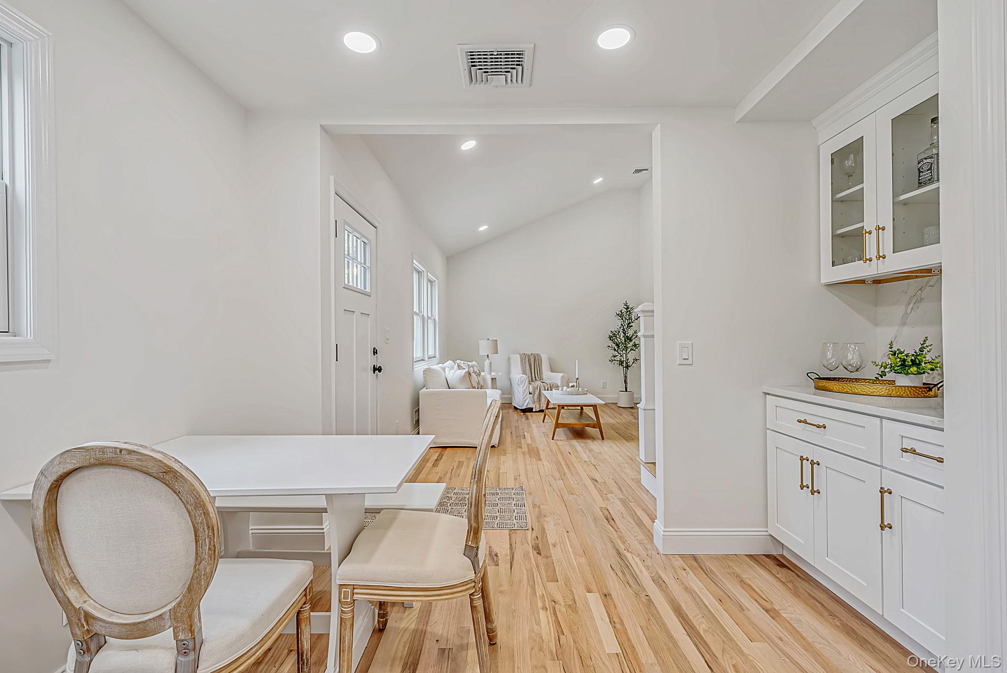 29 Edgewater Avenue — photo 9