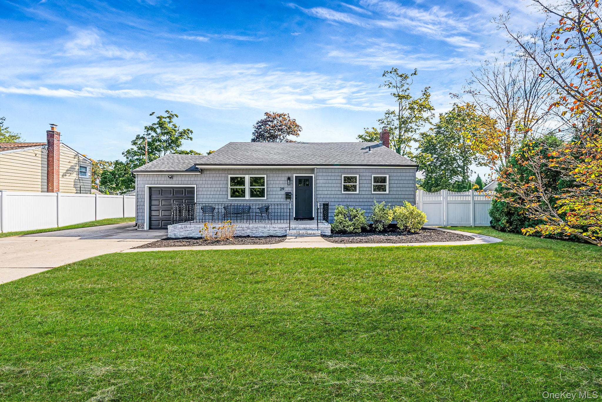 29 Edgewater Avenue, Bayport