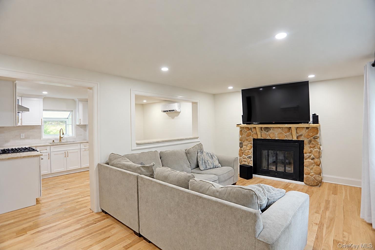 76 Grove Drive — photo 3