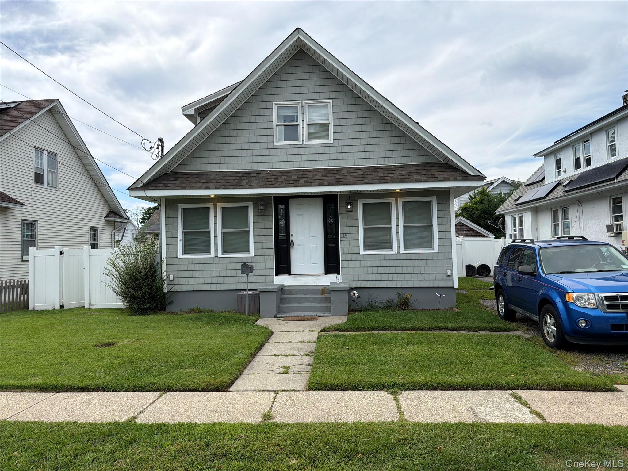 116 Clinton Avenue, Bay Shore