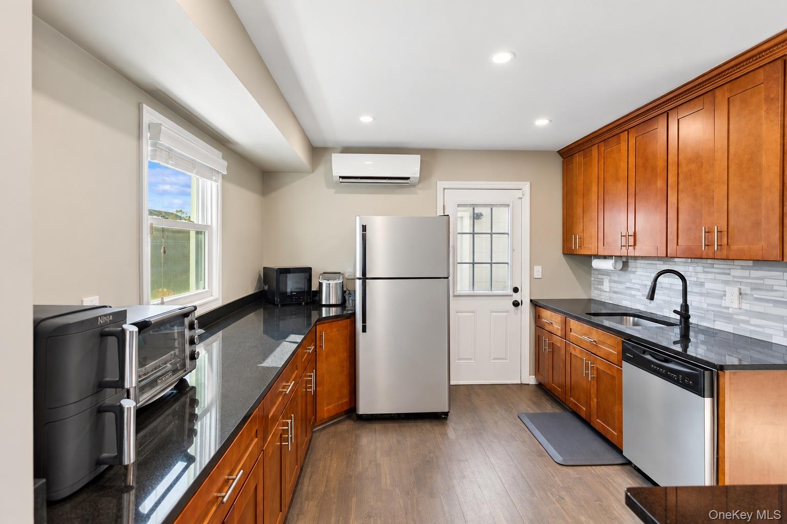 2313 Jefferson Street — photo 3