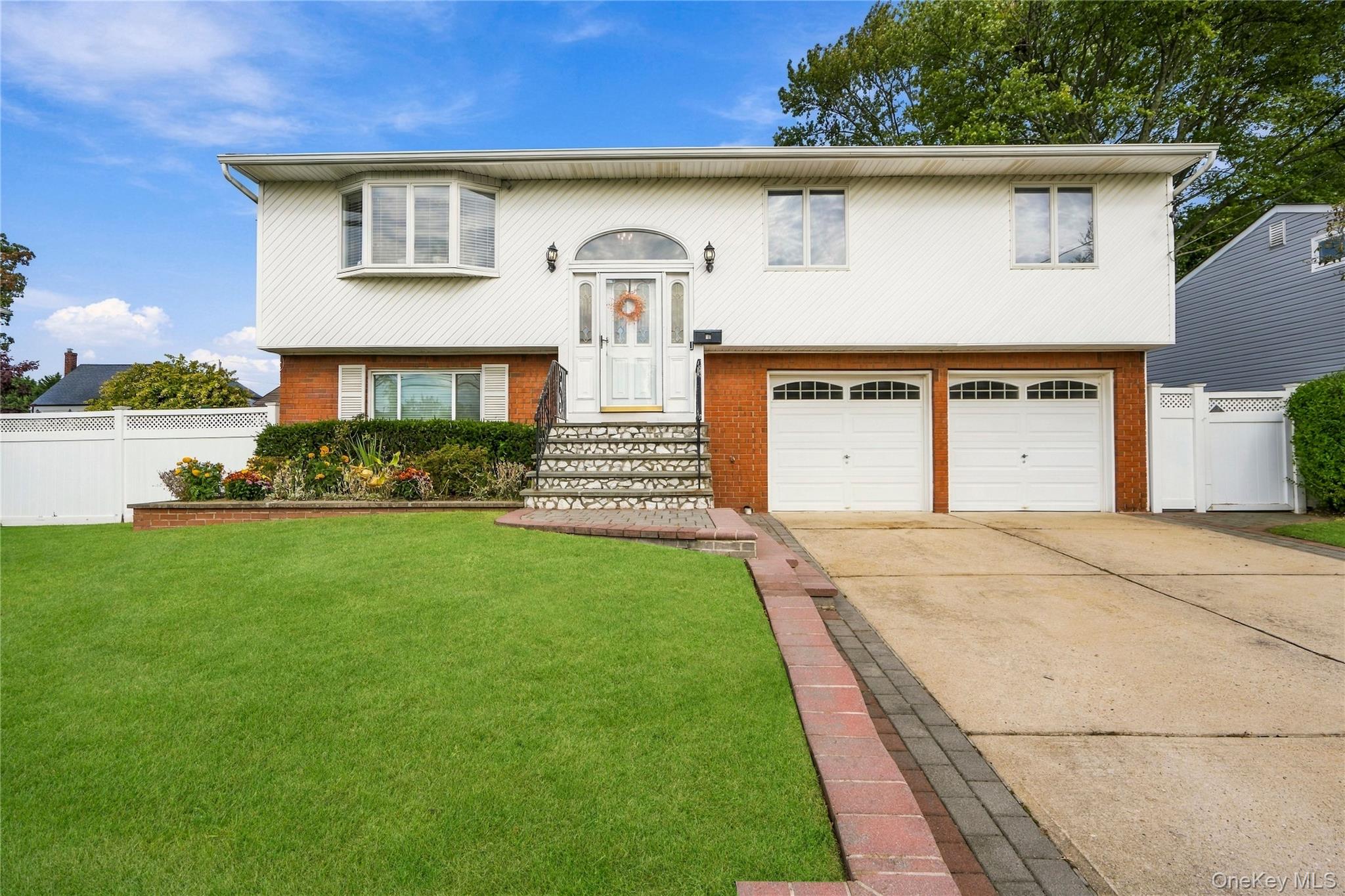 34 Knoll Street, Lindenhurst