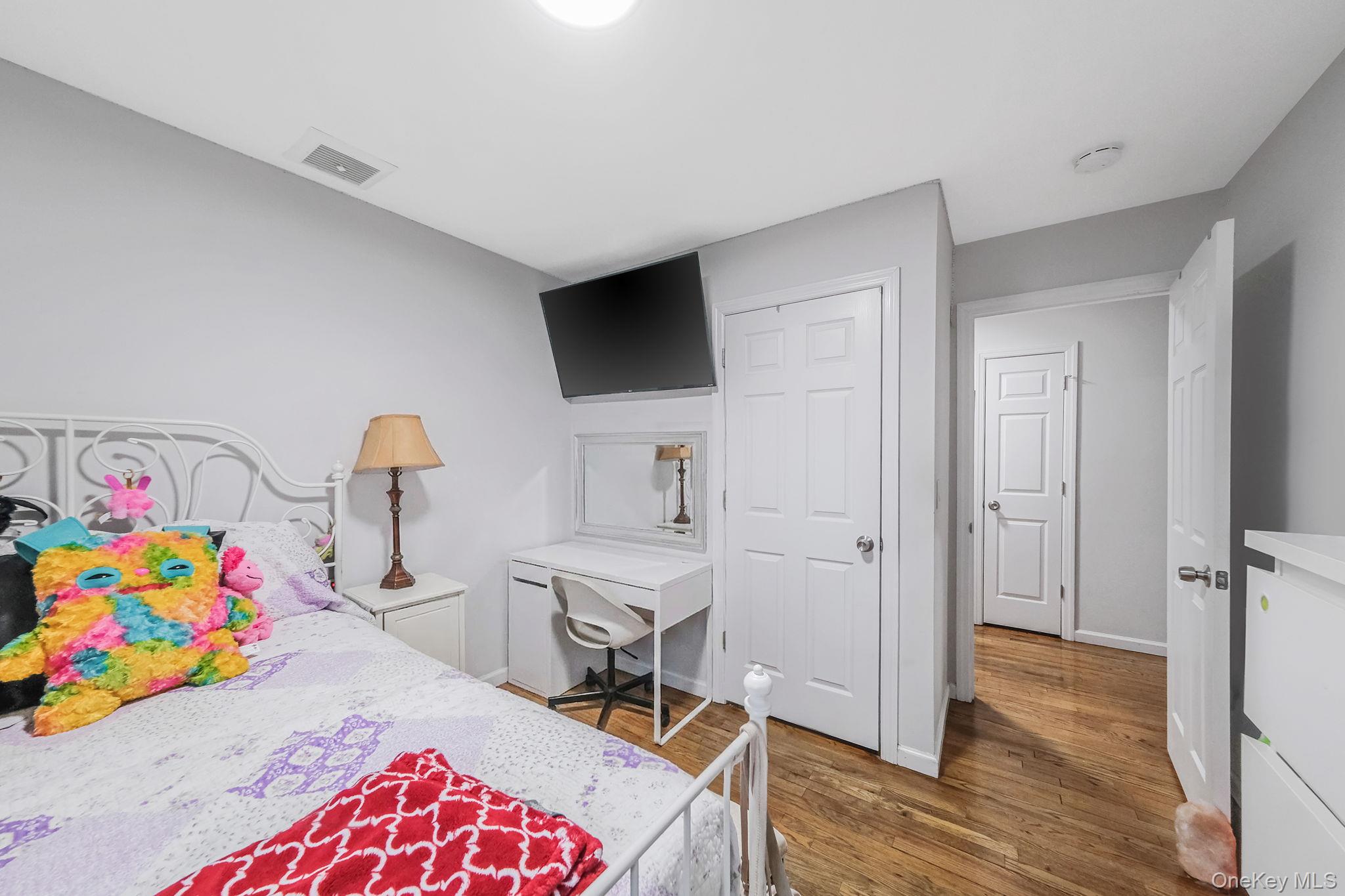 231 Woodside Avenue — photo 45