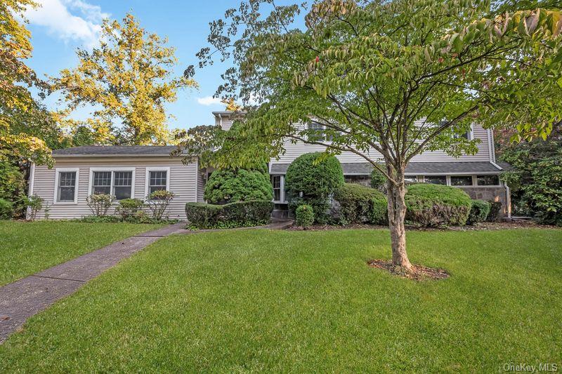19 Strawberry Lane, Roslyn Heights