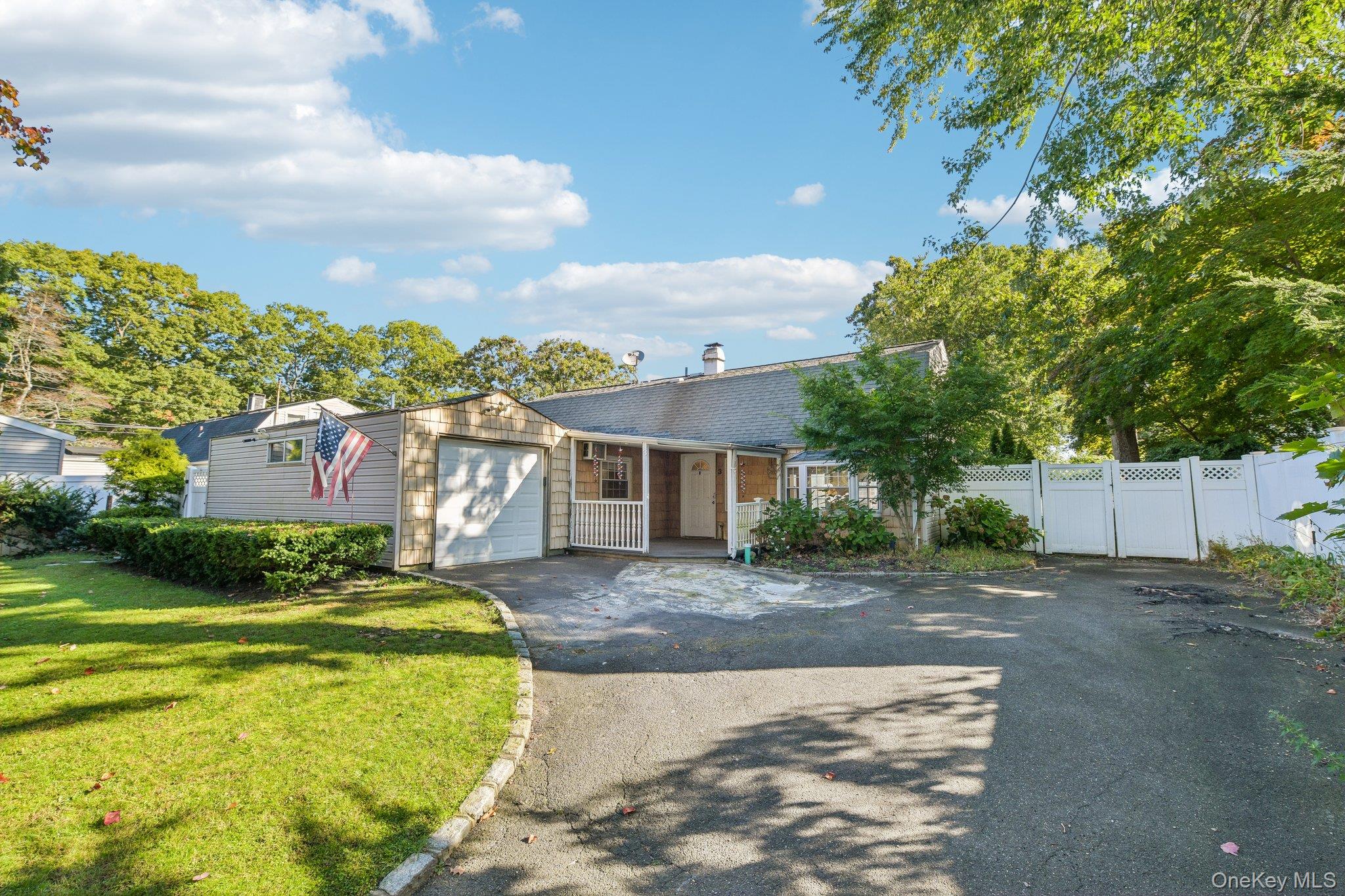 3 Reydon Way, Farmingville