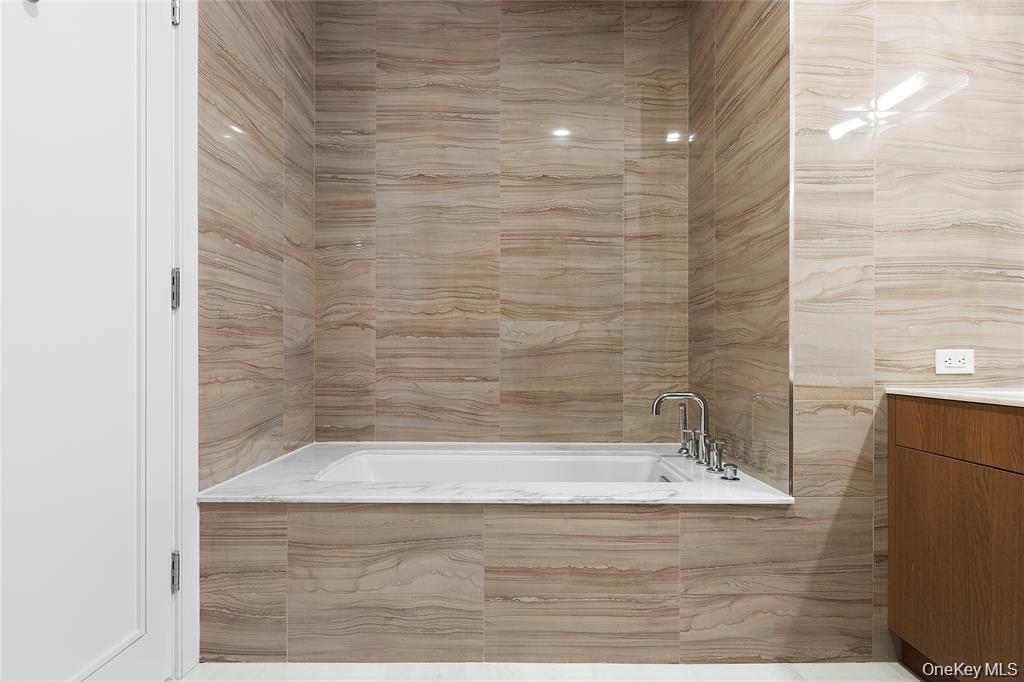 100 Garvies Point Road #1304 — photo 14
