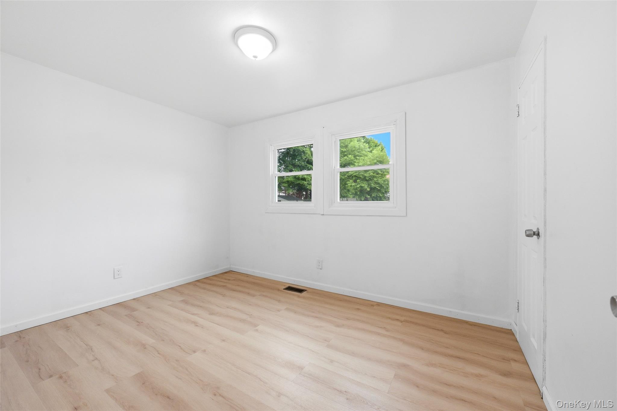 710 Bourdois Avenue — photo 12