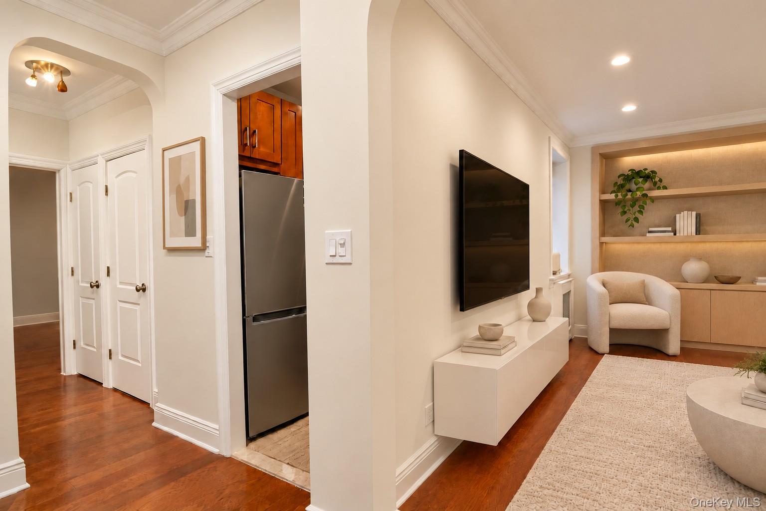 21 Barstow Road #1L, Great Neck