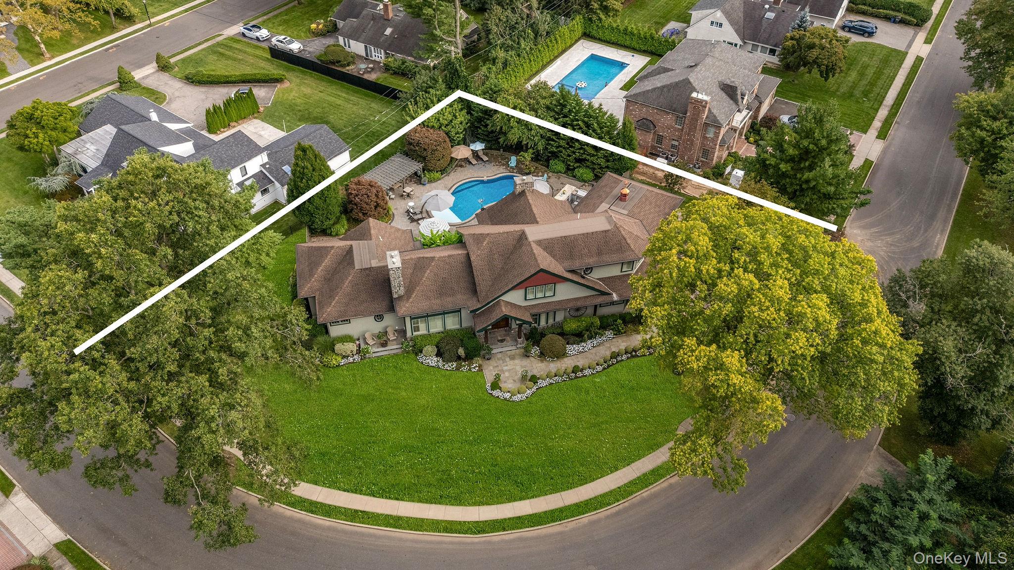 67 Shepherd Lane, Roslyn Heights