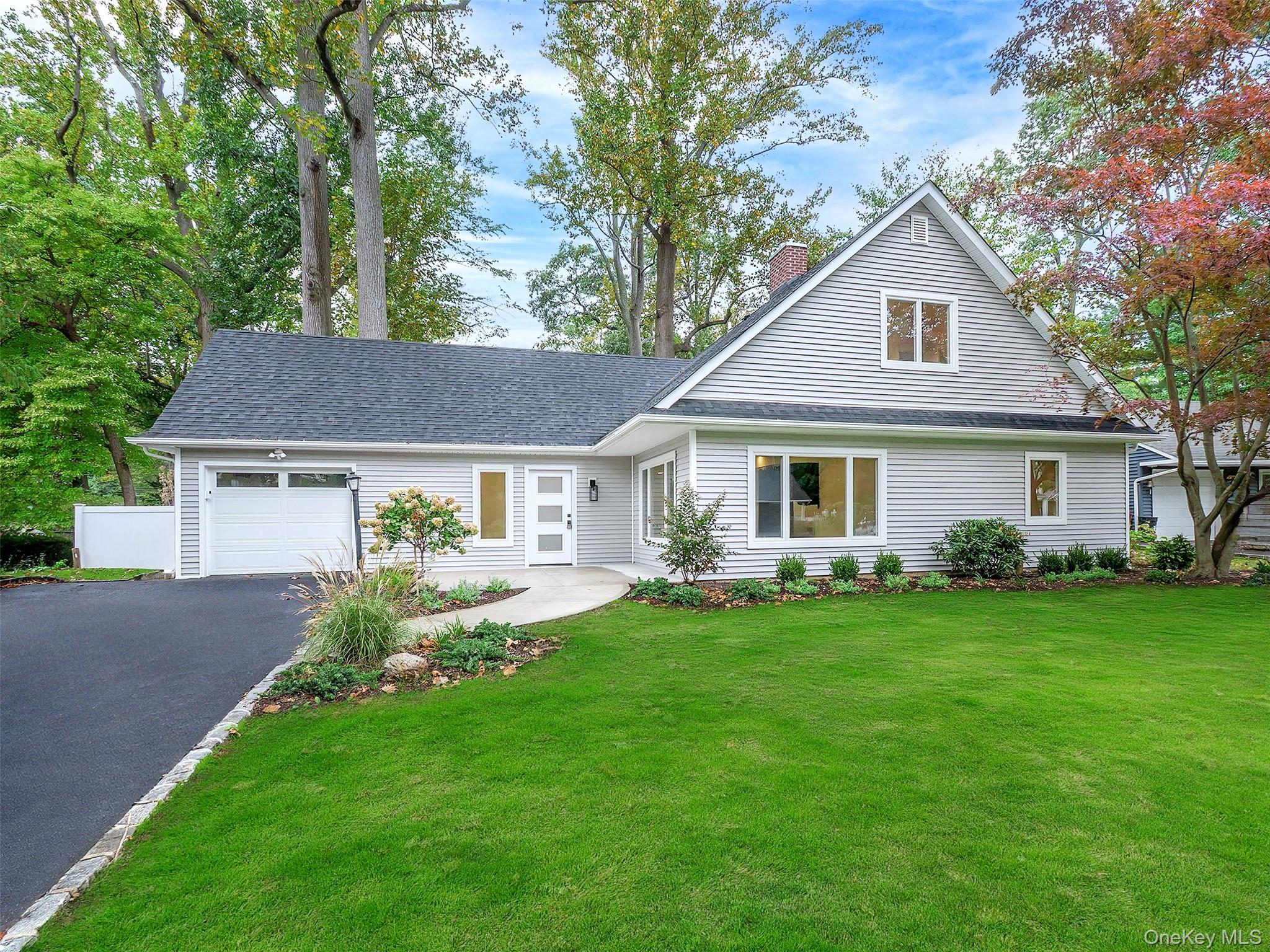 48 Buckeye Road, Glen Cove
