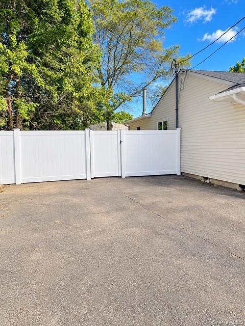 2909 Falcon Avenue — photo 9