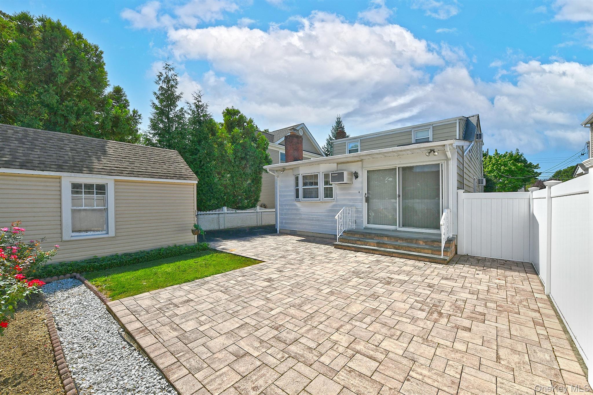 2527 Yorktown Street — photo 36