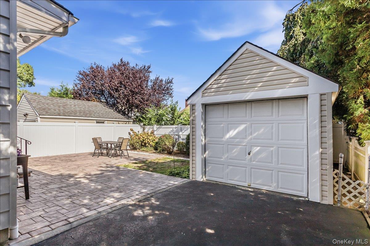 2527 Yorktown Street — photo 39