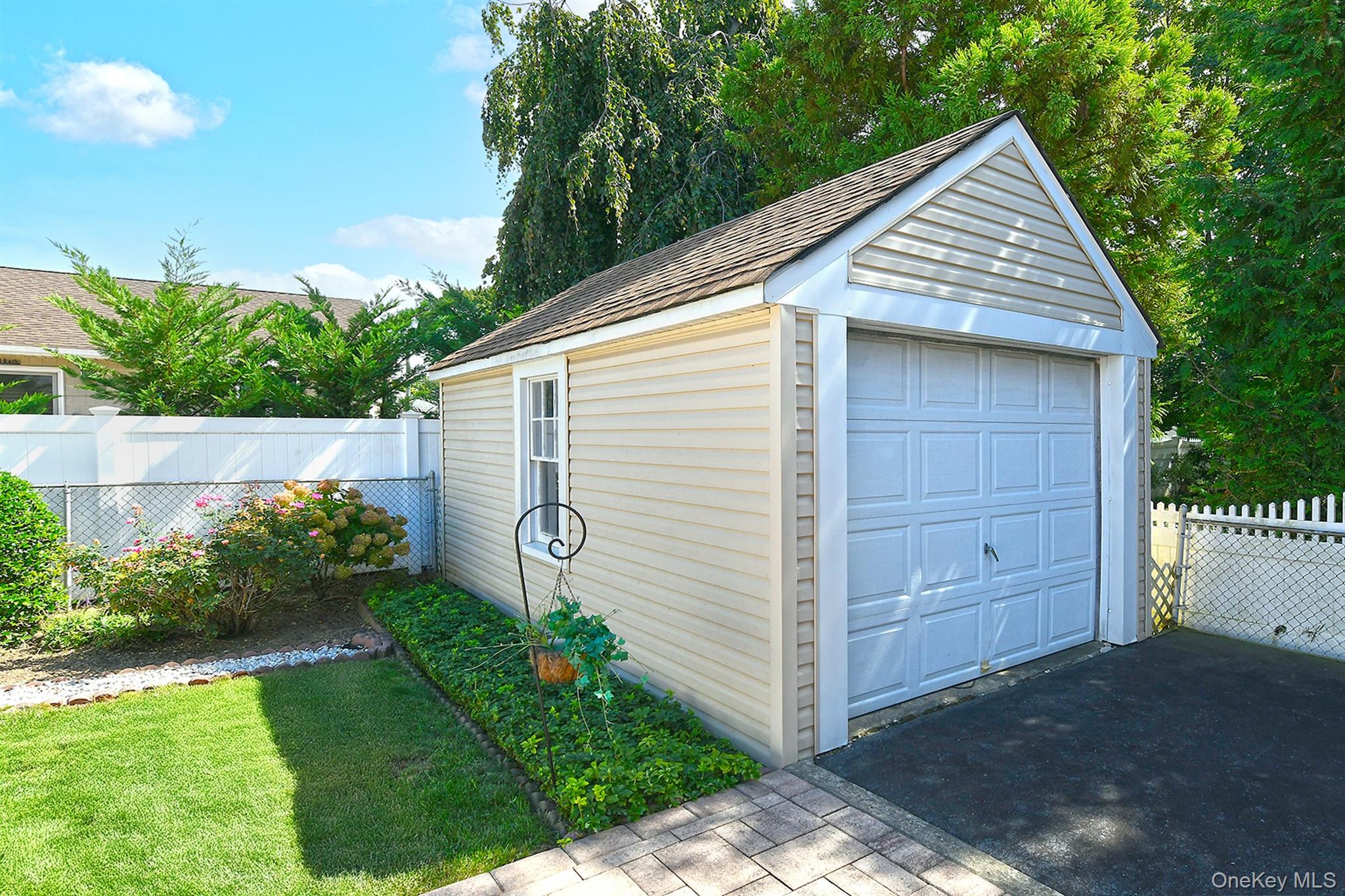 2527 Yorktown Street — photo 42