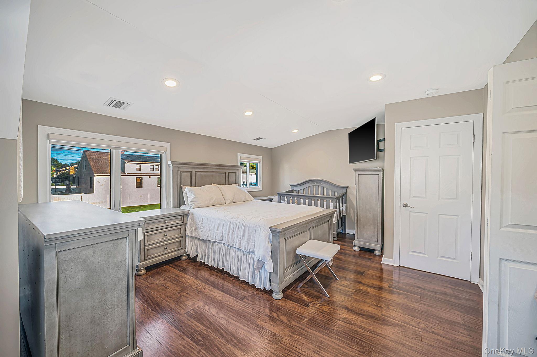 354 Seaford Avenue — photo 14