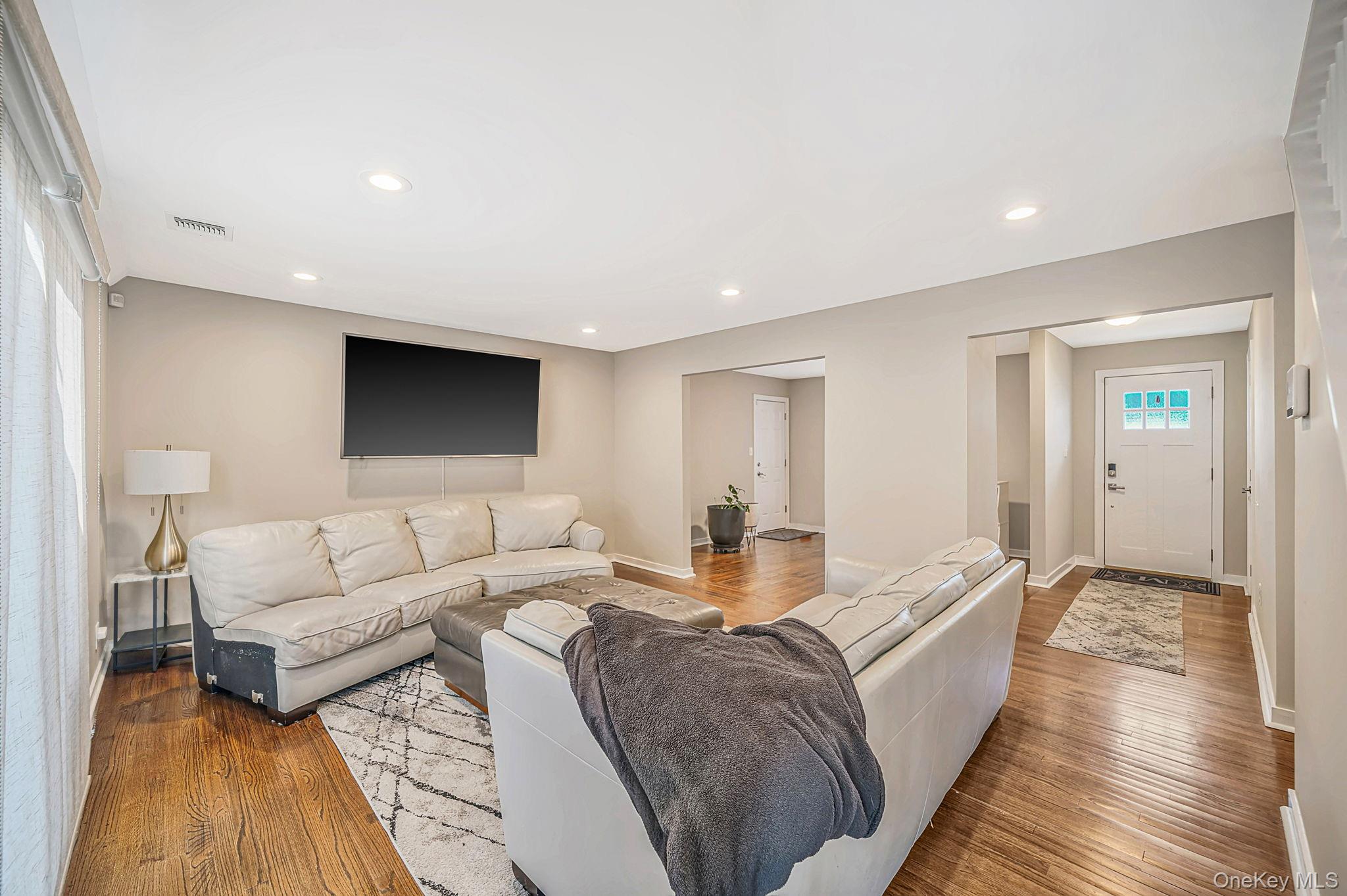 354 Seaford Avenue — photo 2