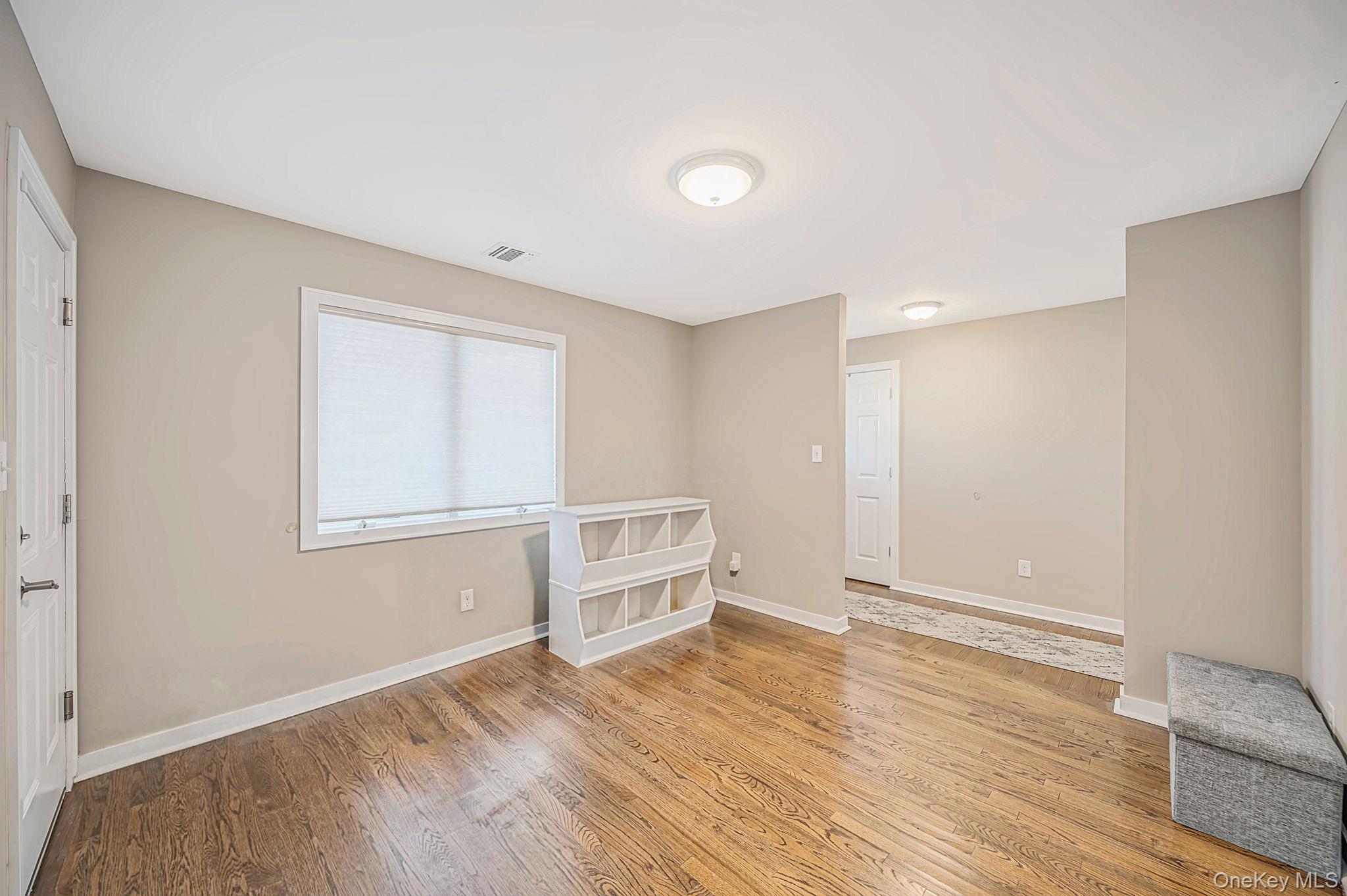 354 Seaford Avenue — photo 5