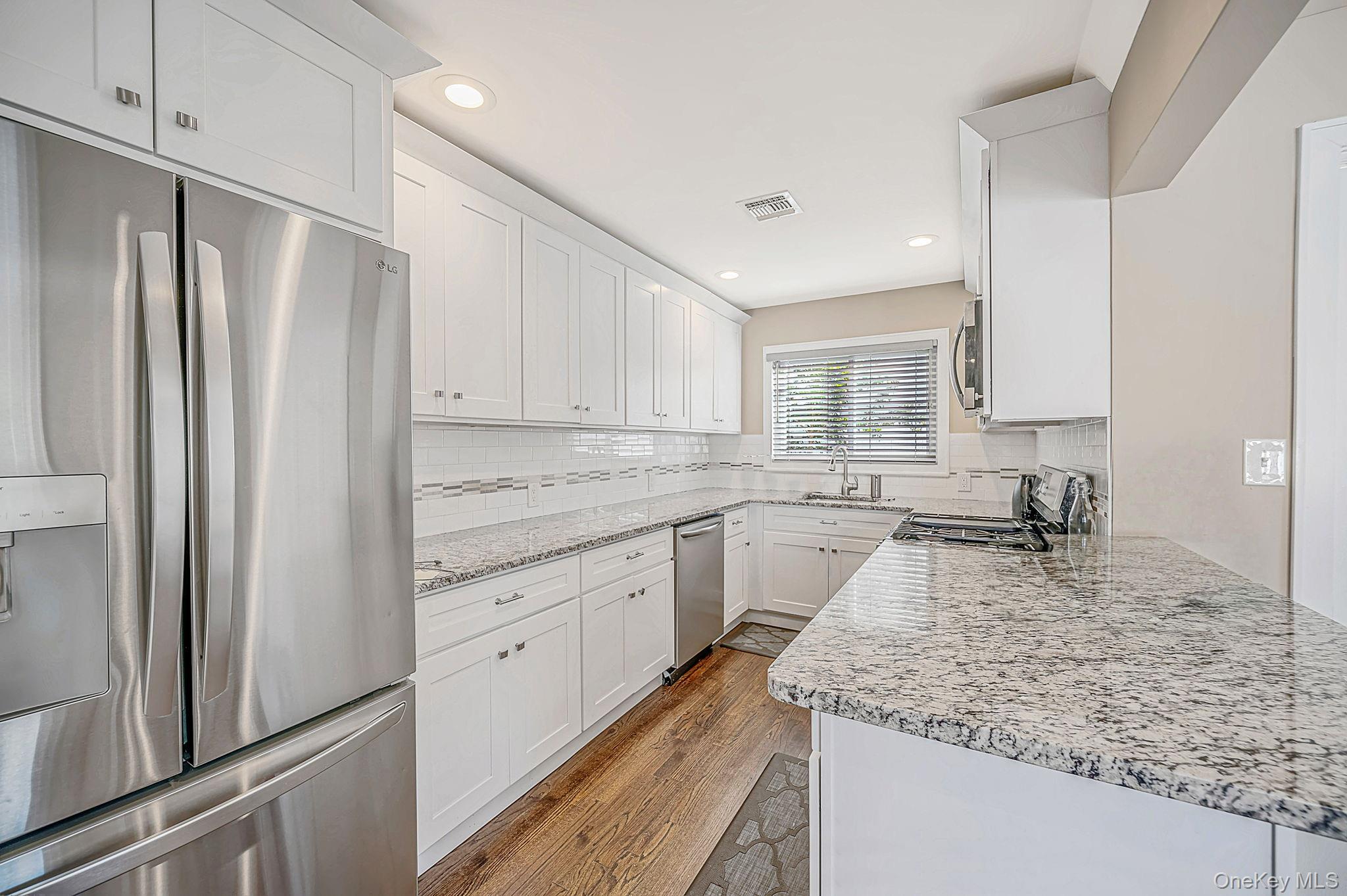 354 Seaford Avenue — photo 6