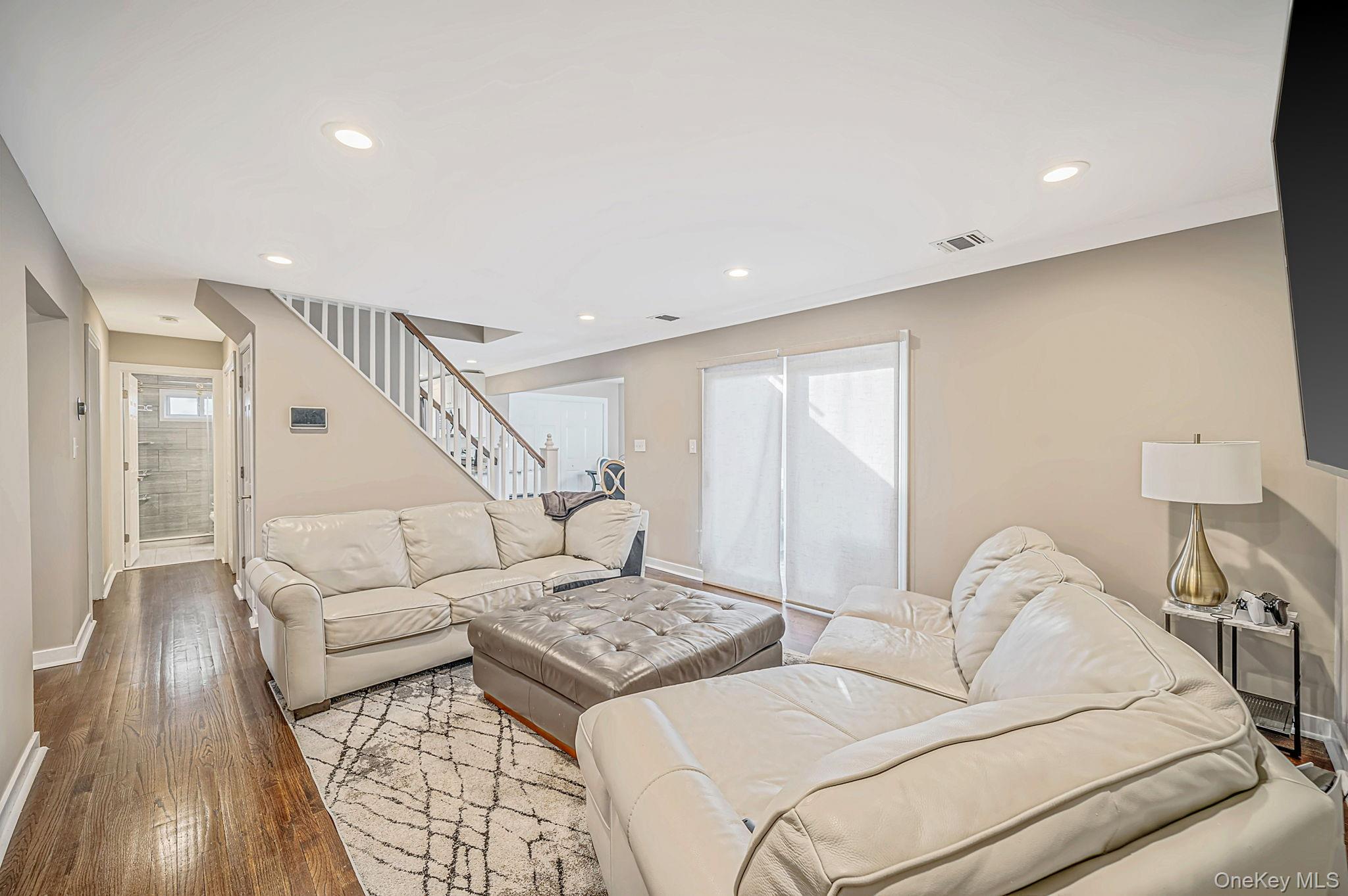 354 Seaford Avenue — photo 7