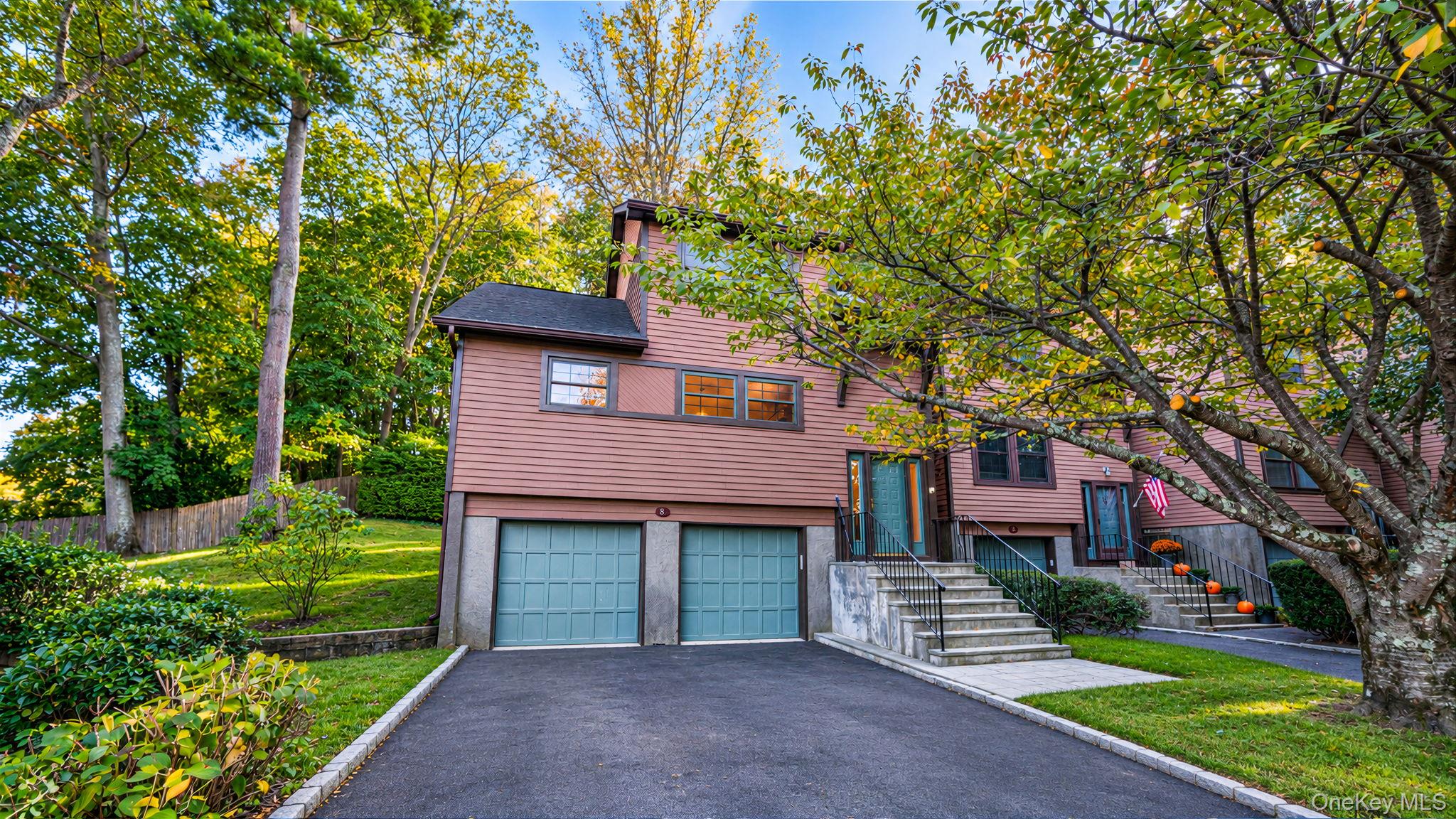 8 Adams Court, Oyster Bay