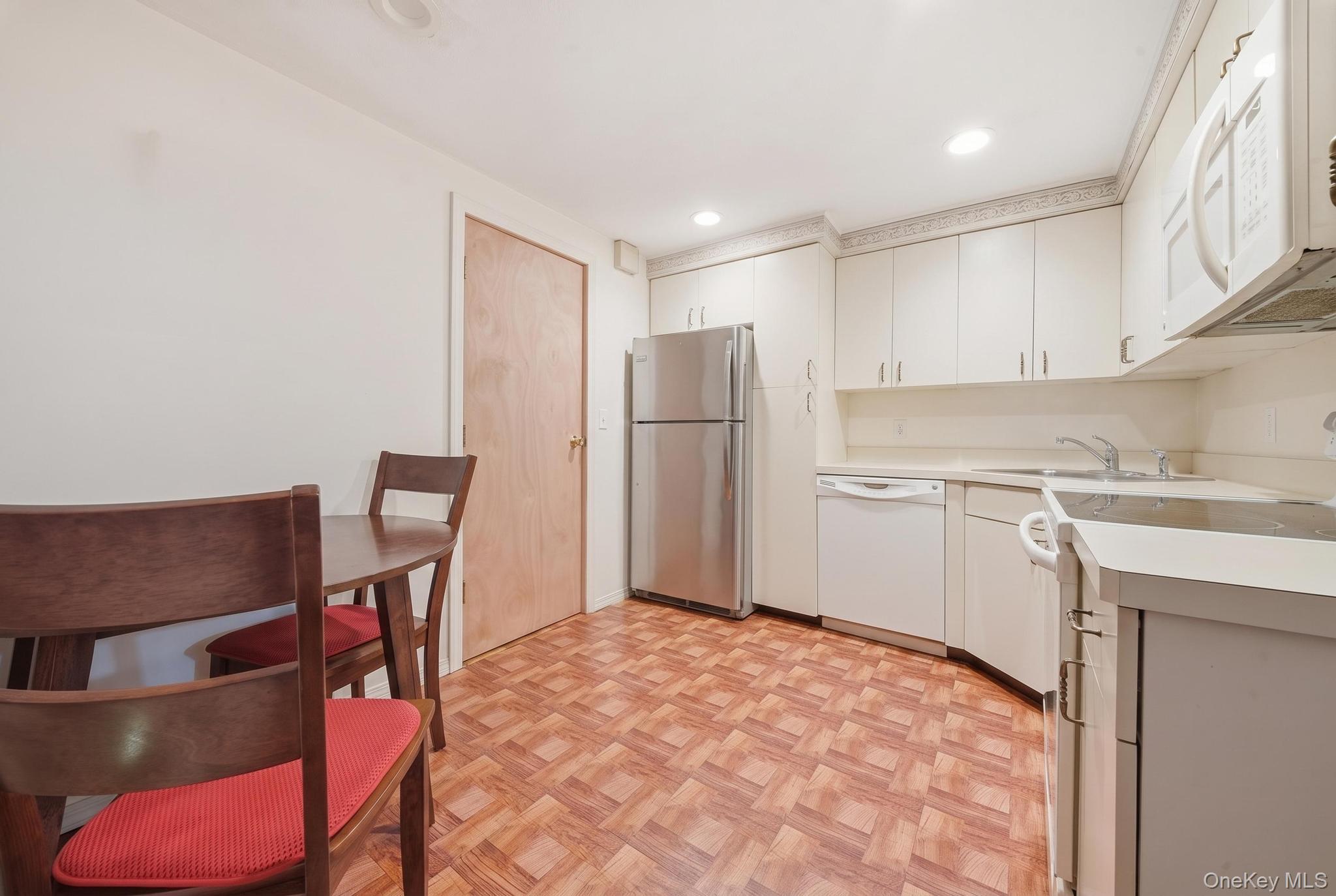 1523 Dewey Avenue — photo 29