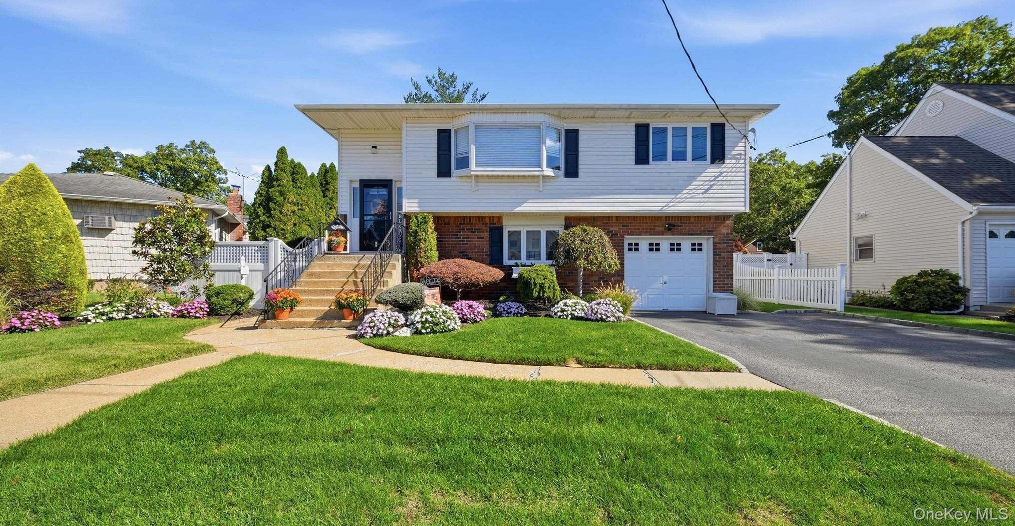1523 Dewey Avenue, North Bellmore