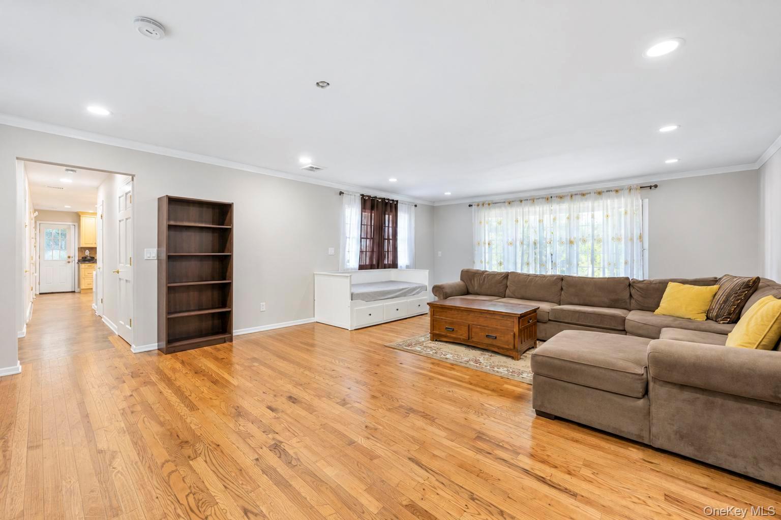 271 Syosset Woodbury Road — photo 16