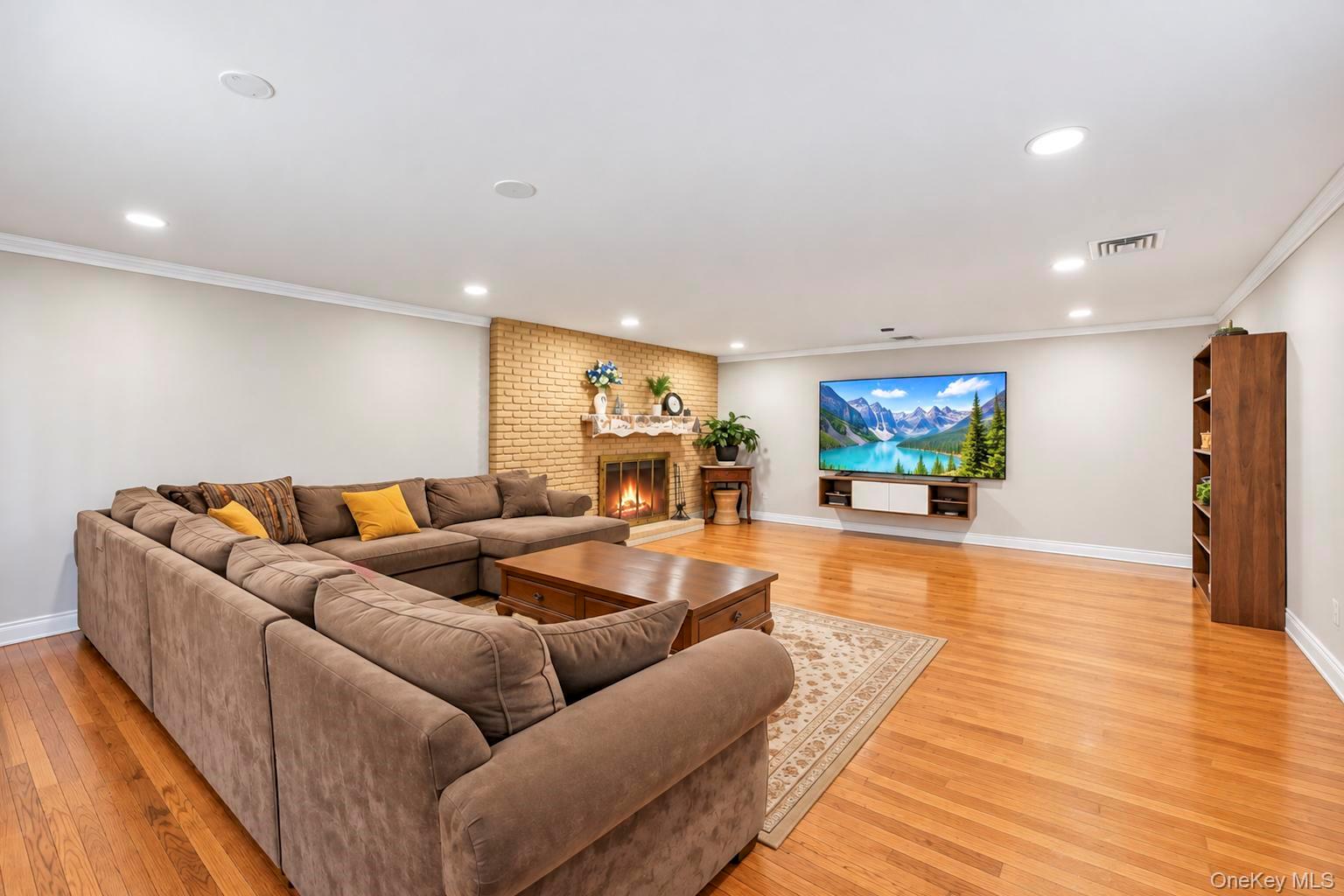 271 Syosset Woodbury Road — photo 17