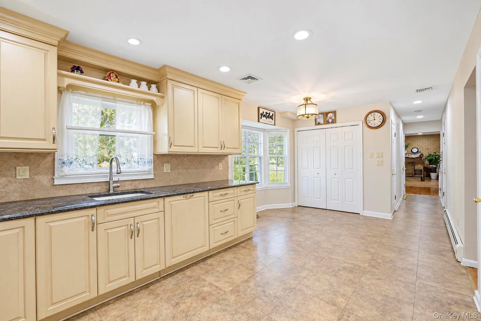 271 Syosset Woodbury Road — photo 19