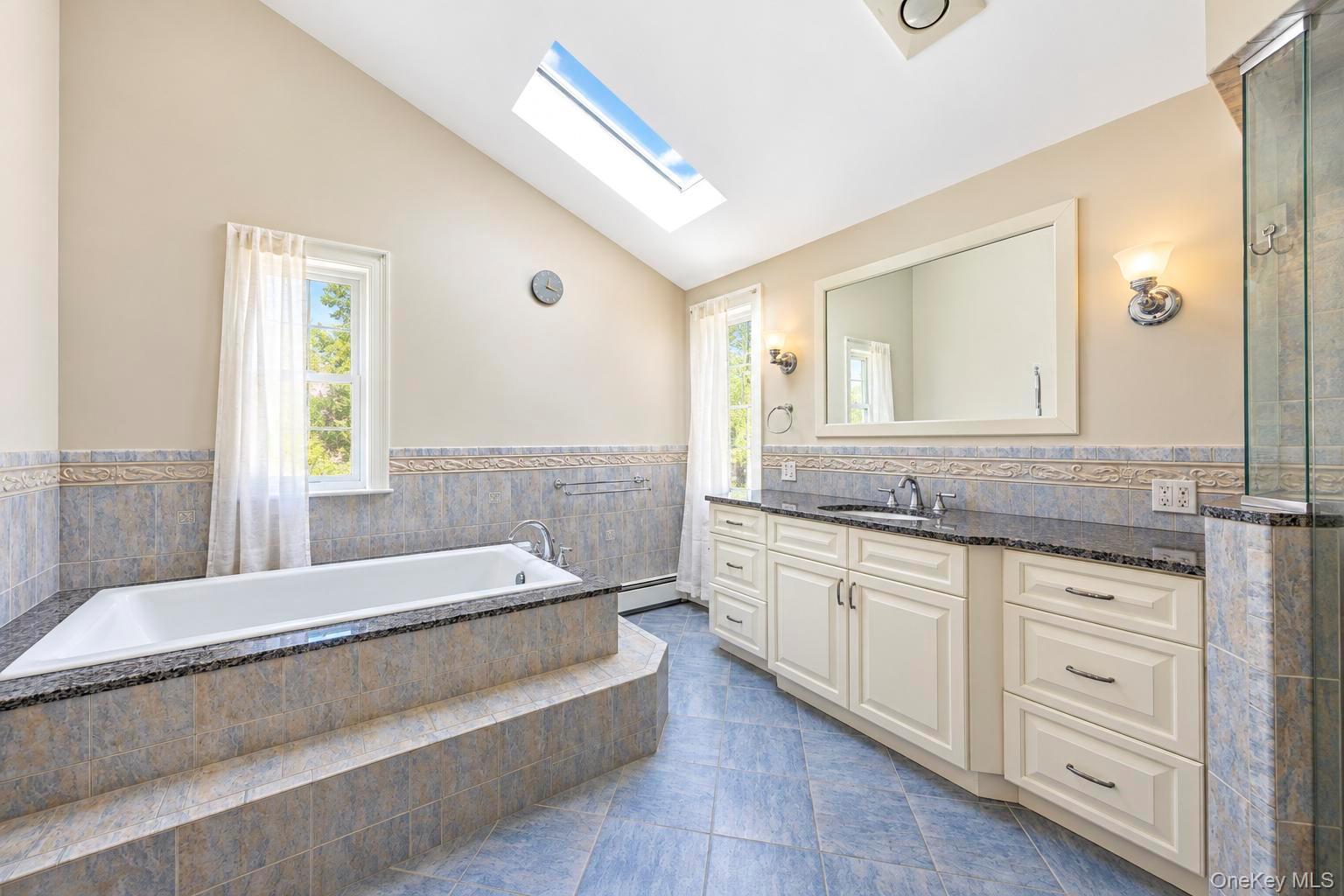 271 Syosset Woodbury Road — photo 26
