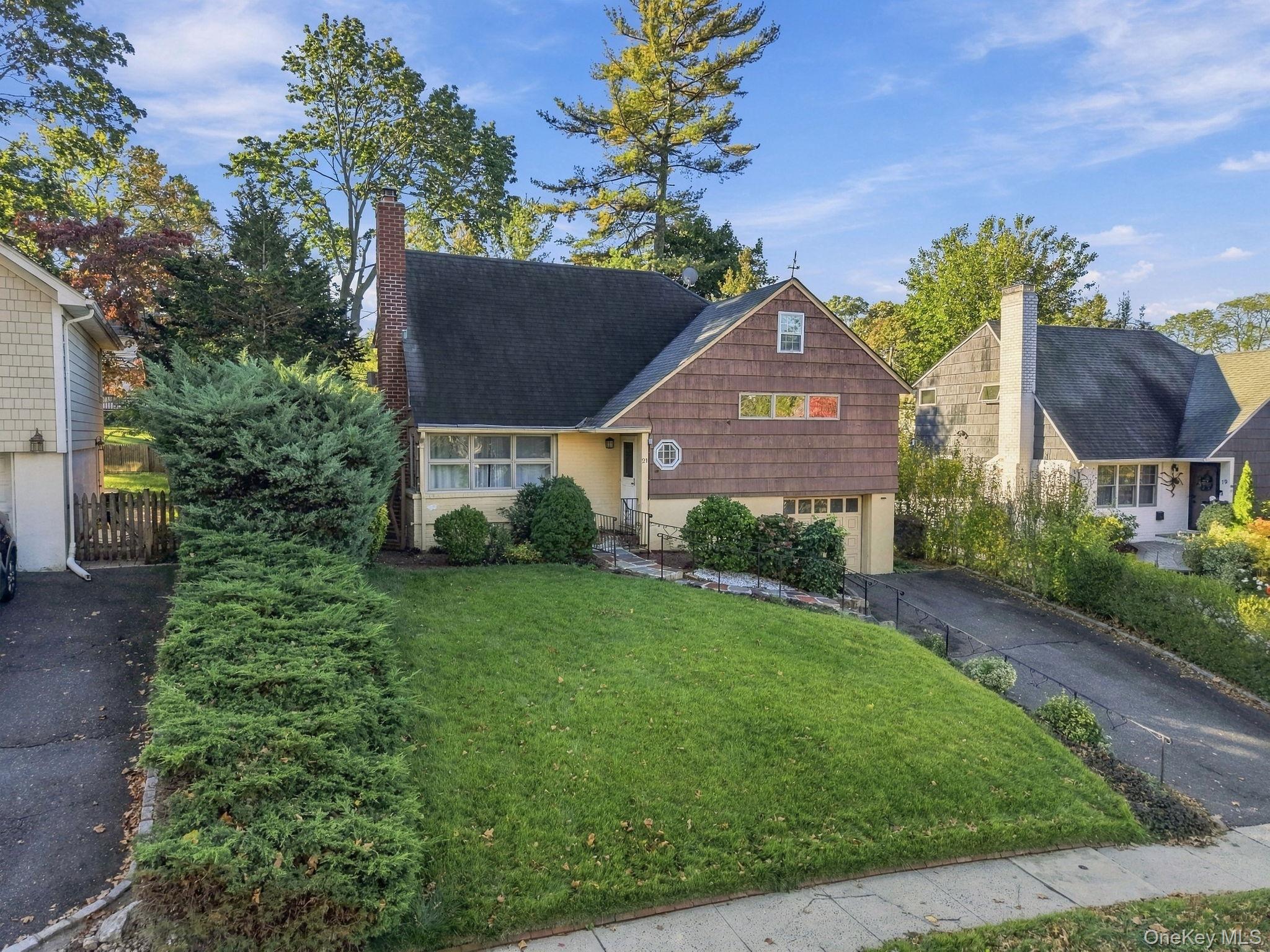21 Revere Road, Port Washington