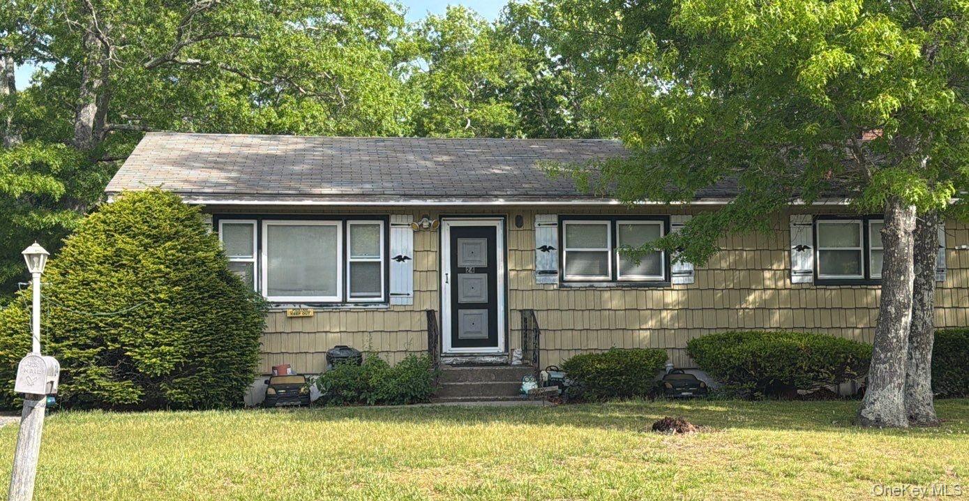 24 Hinda Boulevard, Riverhead