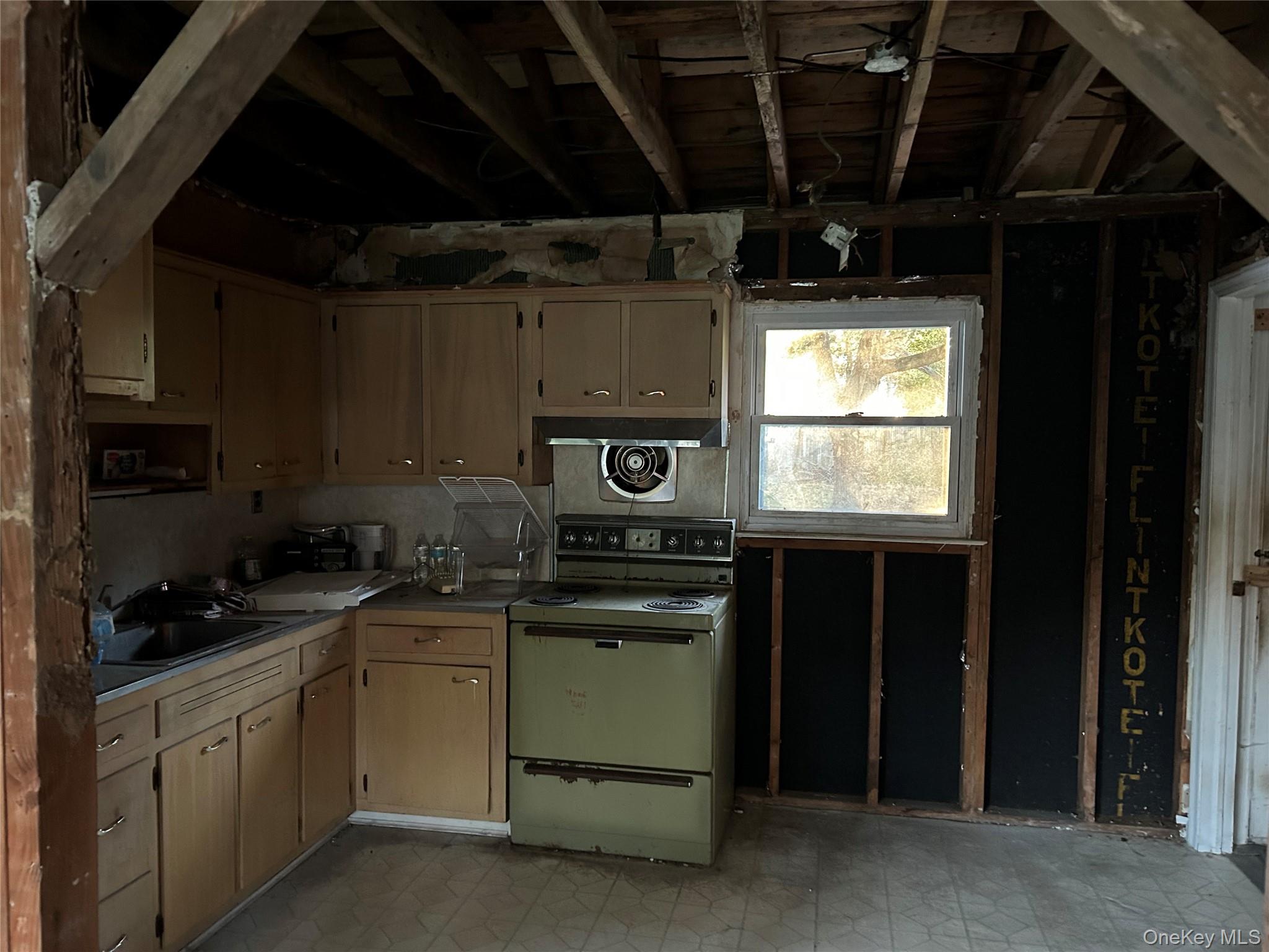 1056 Bay Shore Avenue — photo 10