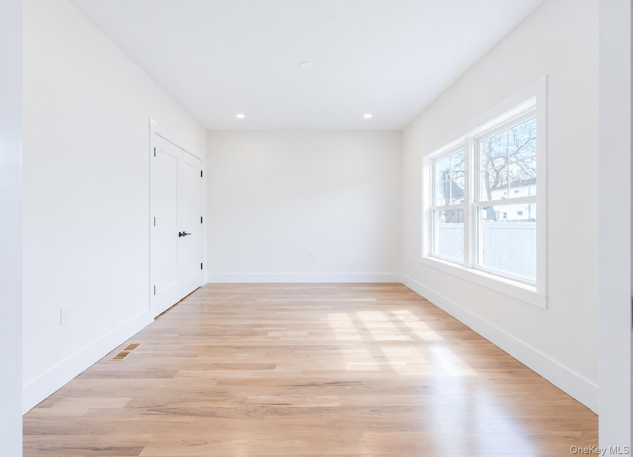 152 Kinsella Avenue — photo 9