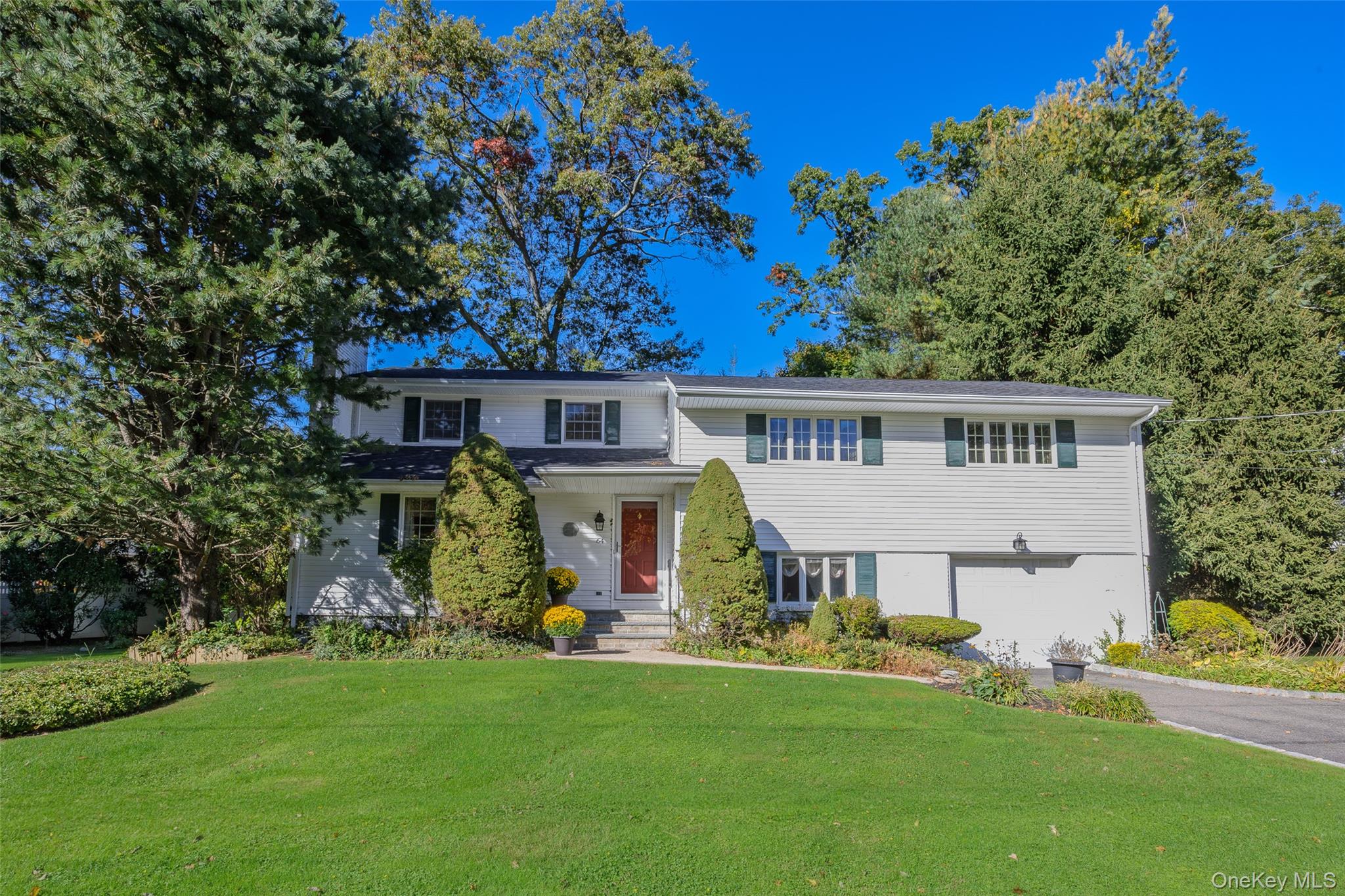 64 Wyoming Drive, Huntington Station
