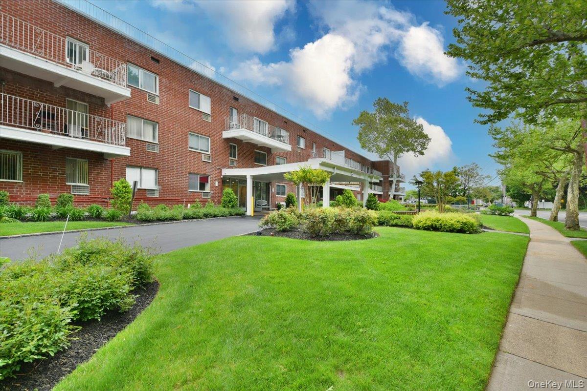 320 East Shore Road #15A, Great Neck