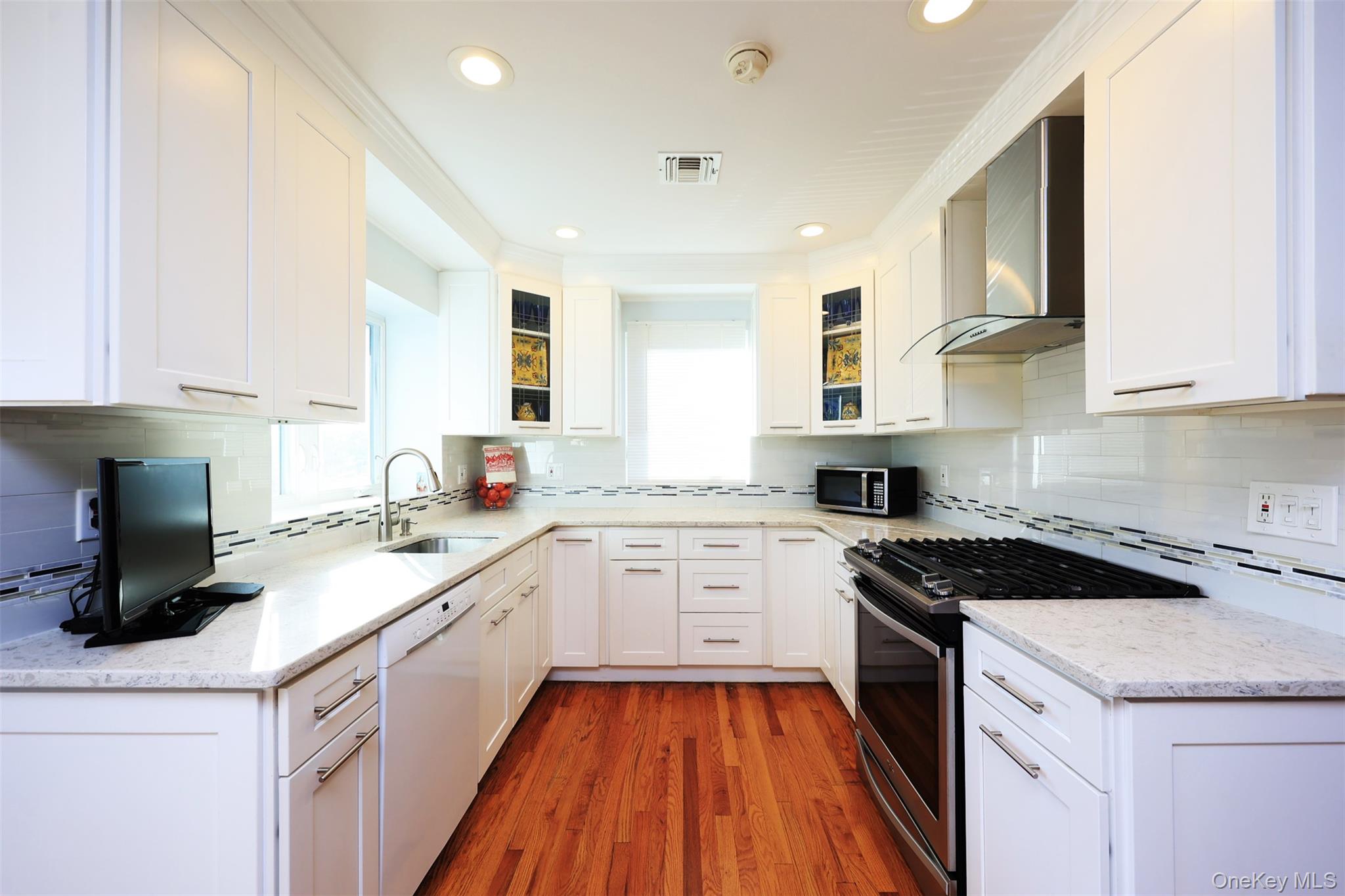 14 Meadow Lane — photo 11