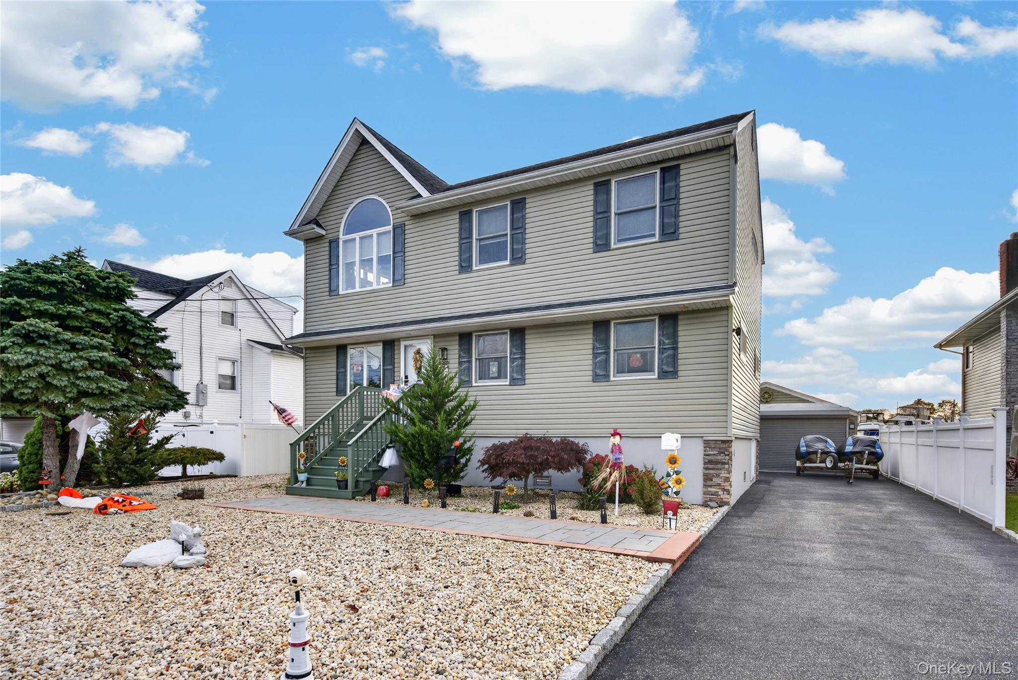 254 Shore Road, Lindenhurst