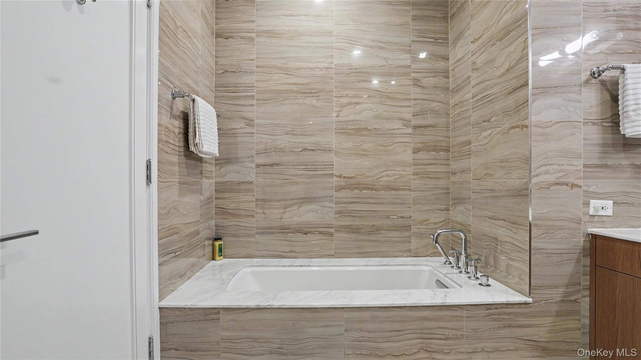 100 Garvies Point Road #1005 — photo 16